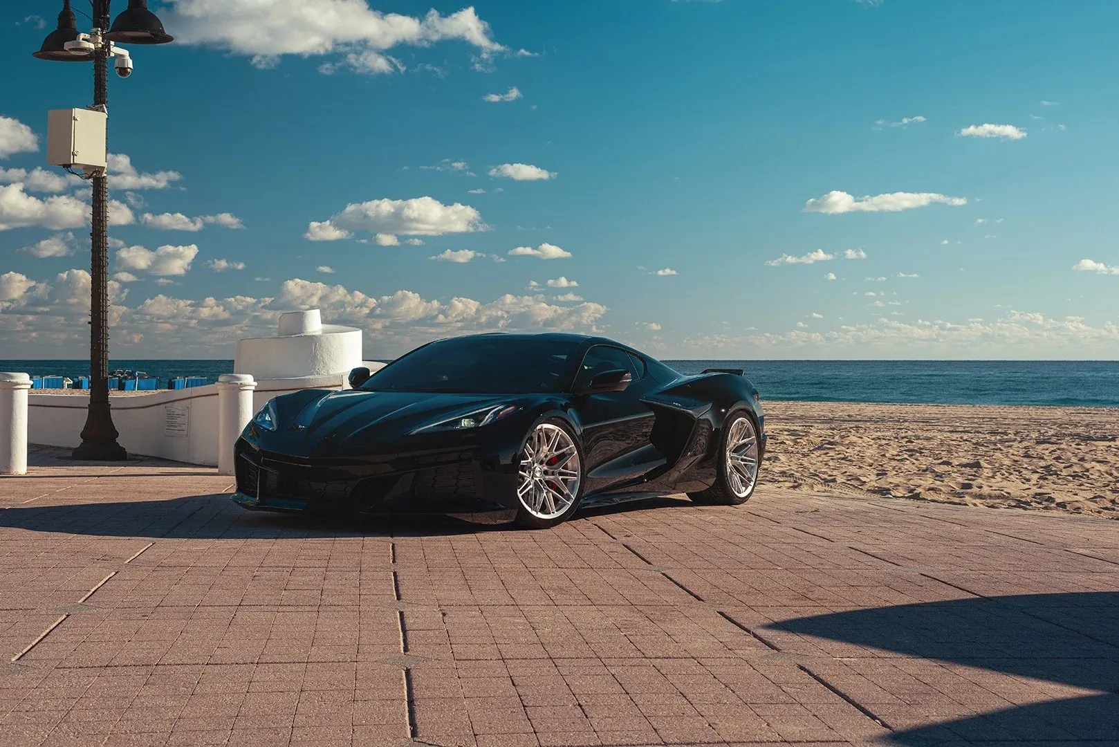 2025 C8 Z06 Black Gallery - E5 Wheels