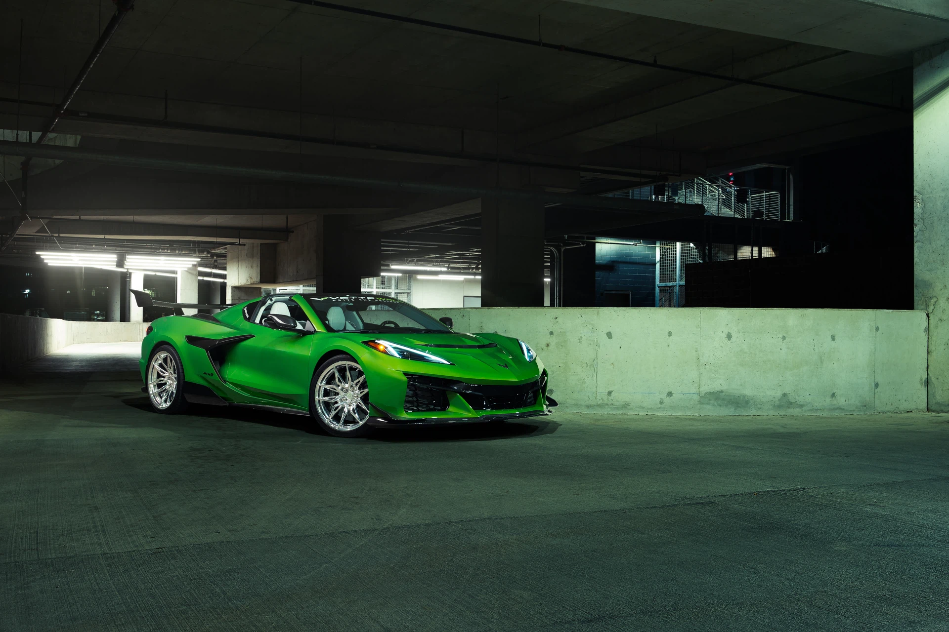 Corvette fitted with E5 Laguna wheels, close-up